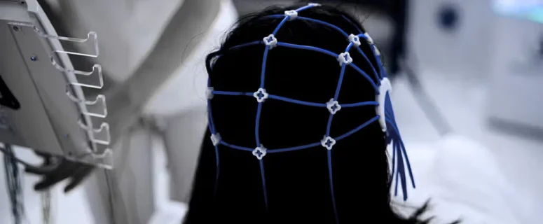 Three-Minute Noninvasive EEG Test Shows Promise for Early Alzheimer’s Detection