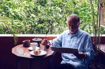 Late Breakfast Linked to Accelerated Aging, Depression, and Oral Health Decline