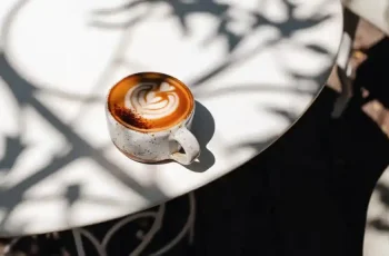 Moderate Coffee Consumption Linked to Longer Life and Reduced Risk of Chronic Diseases